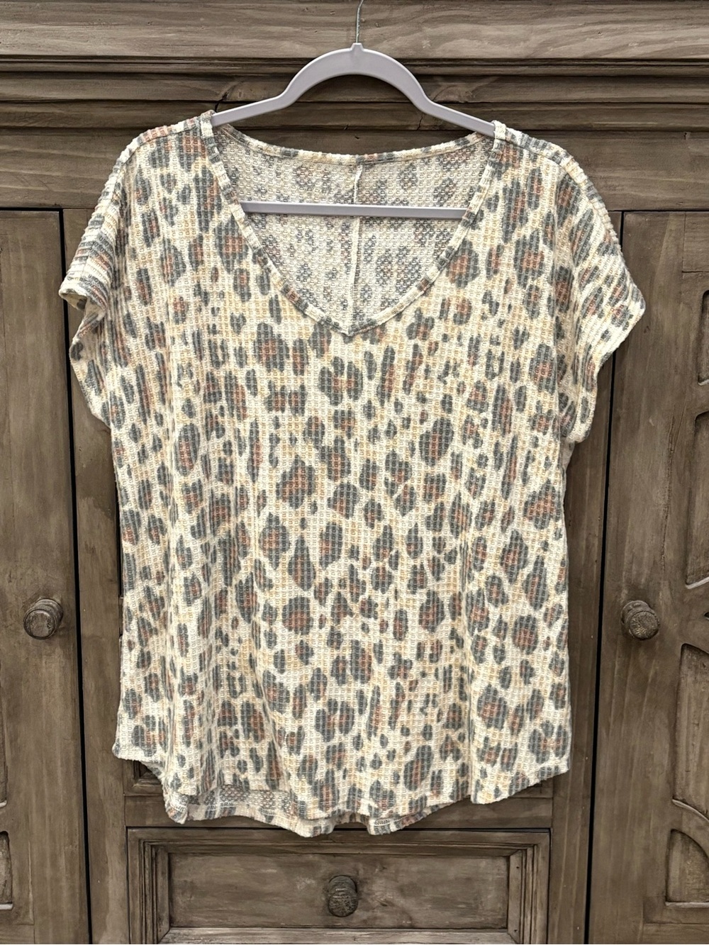 NWOT Women’s MAURICE’S 24/7 Animal Print Short Sleeve Waffle Texture Top (Large)
